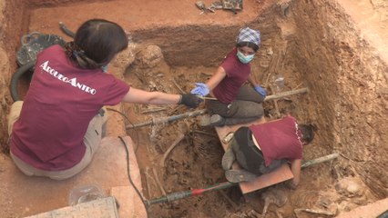 Aparecen los diez primeros cuerpos de la fosa 112 de Paterna