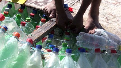 Gazzeli balıkçının pet şişelerden yaptığı yeni 'ekmek teknesi' - GAZZE