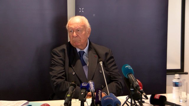Gaudin annonce à la presse sa démission de la présidence de la métropole Aix Marseille Provence.