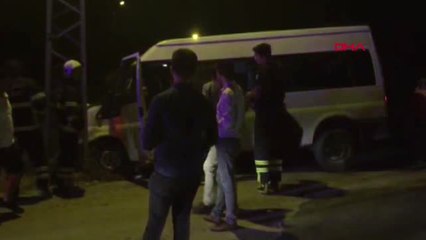 Osmaniye Minibüs Elektrik Direğine Çarptı, 1'i Çocuk 9 Yaralı