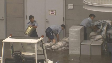 Japon : l'aéroport du Kansai inondé