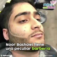 En esta barbería los hombres no se afeitan con navajas ni cuchillas...
