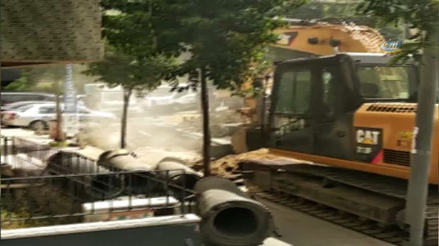 Şişli'de altyapı çalışmaları sırasında doğalgaz borusu patladı