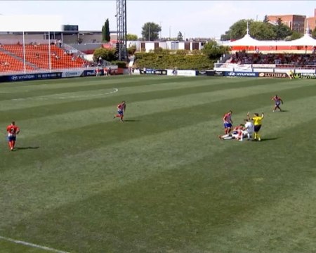 لقطة: كرة قدم: لاعب ريال مدريد الصّاعد فينيسيوس يتعرض للعض من قبل خصمه