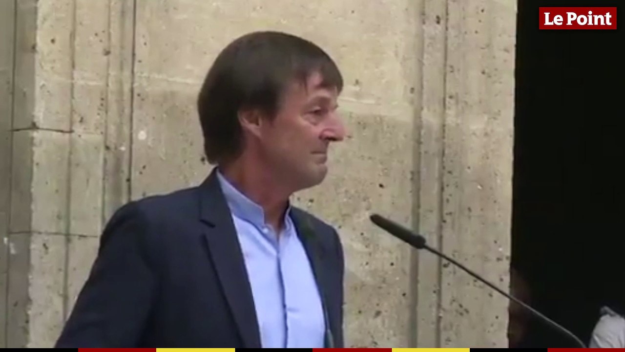 Remaniement : l'émotion de Nicolas Hulot lors de la passation de pouvoirs