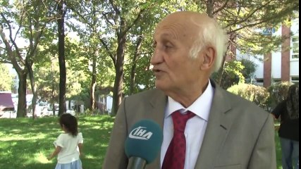 76 Yaşındaki Öğrencinin Mezuniyet Sevinci