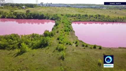 Ces réserves d'eau deviennent rose en Russie !