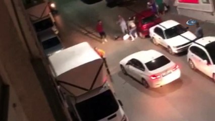 Bahçelievler'de bir kadının erkekleri döverek hastanelik ettiği anlar kamerada