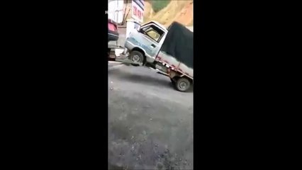 Un camion en chaleur qui fait bien rire tout le monde