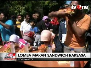 Lomba Makan Sandwich Raksasa