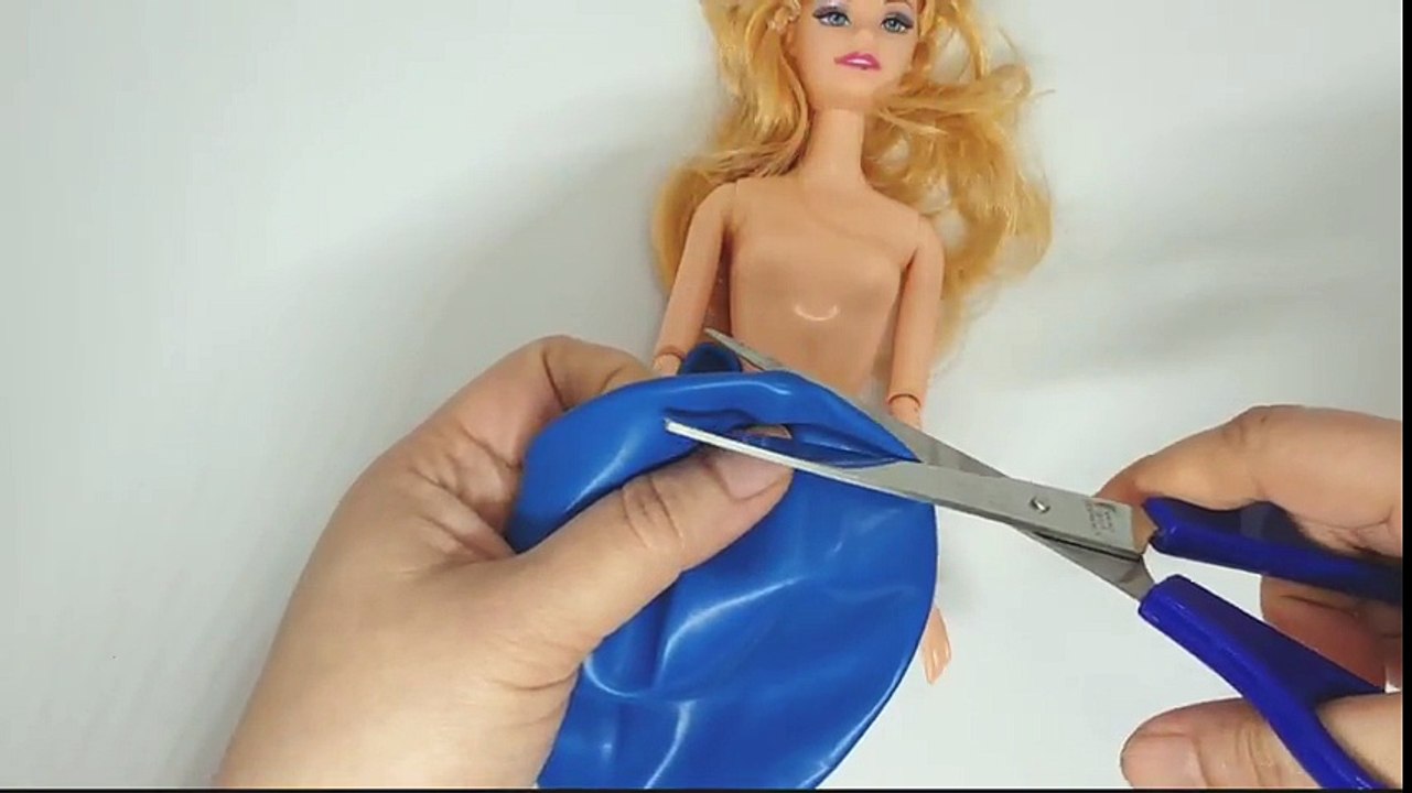 DIY Roupas para Barbie com Bexigas- Barbie clothes tutorial - video  Dailymotion