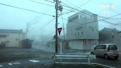 Tufão deixa mortos e feridos no Japão