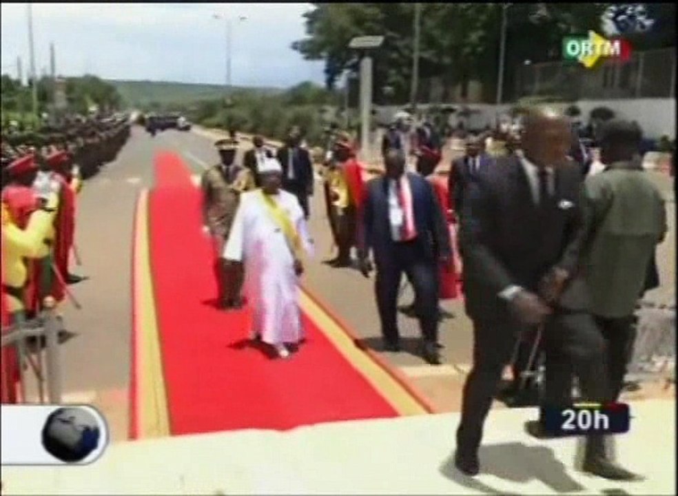 ORTM/Dépôt de gerbe de fleur par le président de la république IBK