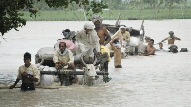 Uttar Pradesh's Kanpur experiences flood-like situation as Ganga crosses Danger Line | Oneindia News
