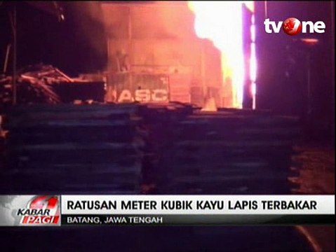 Pabrik Kayu Lapis di Batang Ludes Terbakar