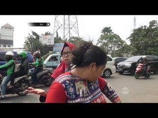 Ibu-ibu Ini Minta Ongkos ke Polisi Karena Motornya Ditahan - 86