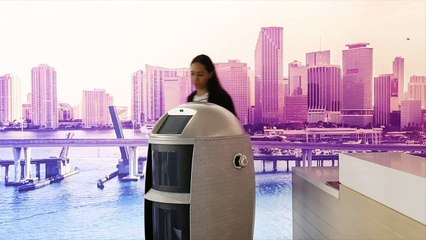 Des majordomes de robots viennent à YOTEL Pad Miami