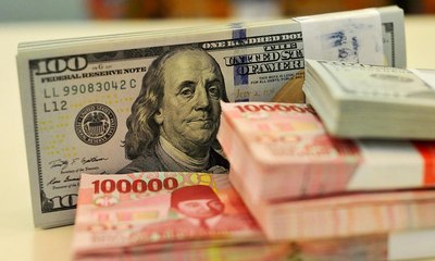 Ambil Untung, Warga Tukar Dollar Amerika Serikat