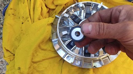 Démontage vario Kymco AK 550 part 2