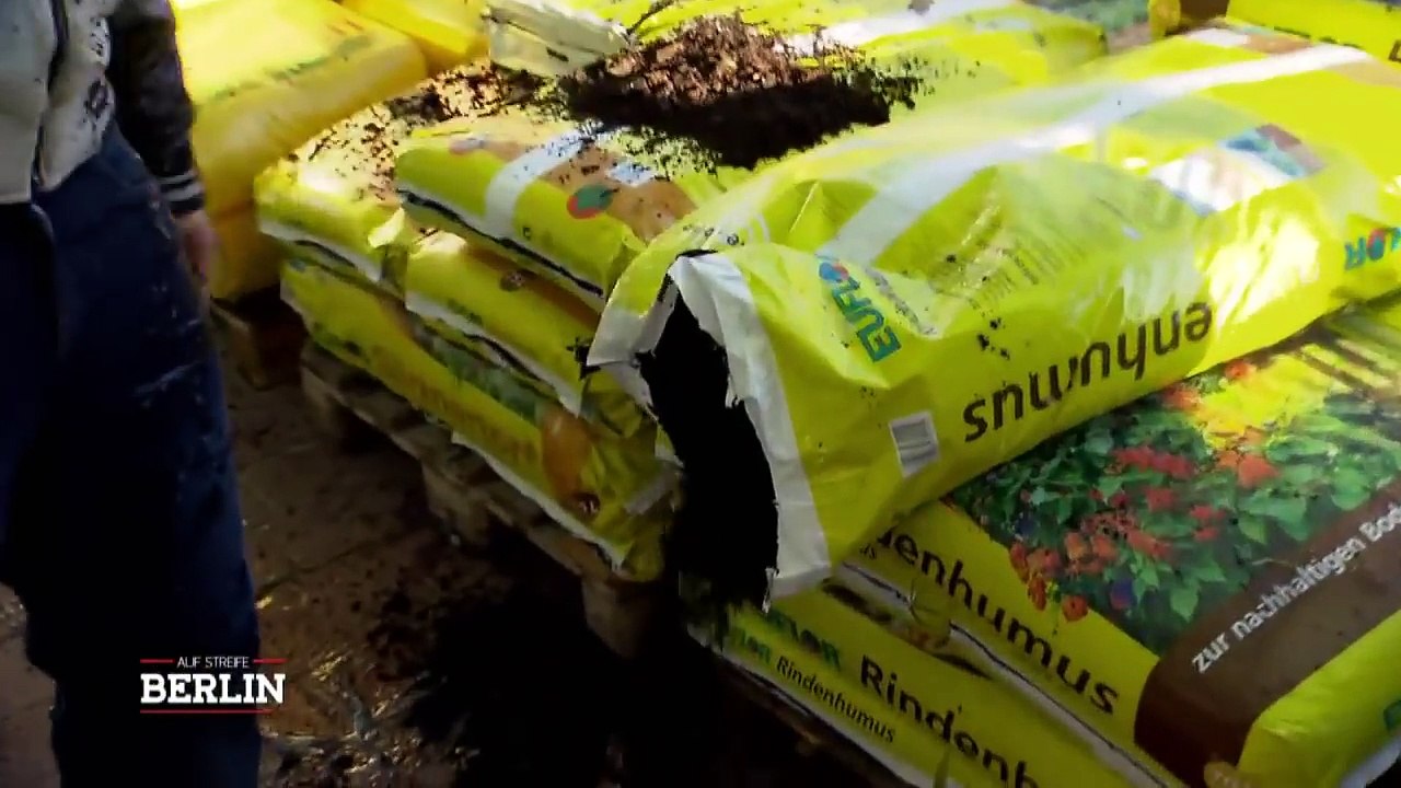 Kunde mit kleber übergossen! horror-besuch im gartencenter | auf streife - berlin | sat. 1 tv