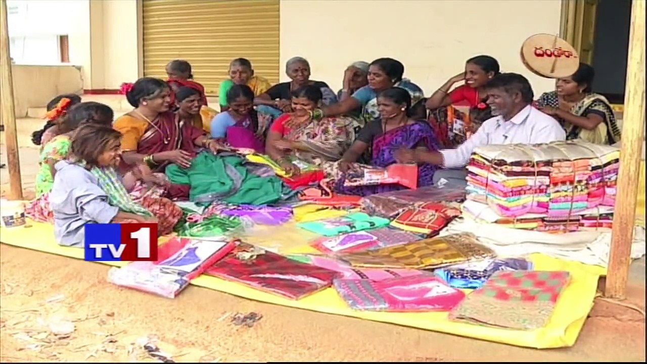 చీరల బ్యారం జేస్తున్న కొమ్రక్క || Jabardasth Komaram Dandora || 04-09-2018 - TV1