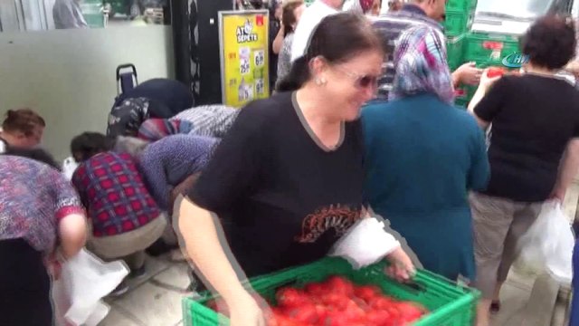 Salçalık domates için saatlerce beklediler