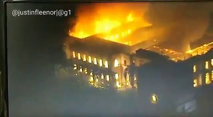 حريق ضخم جدا في المتحف القومي في البرازيل