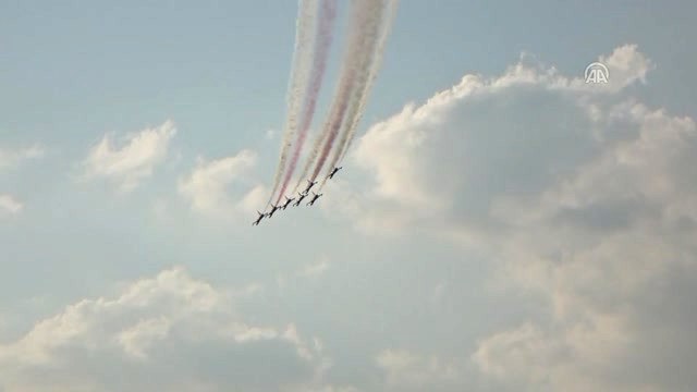 Türk Yıldızları'ndan Prova Uçuşu