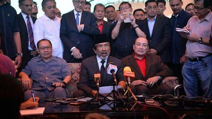 Musa Aman sworn in as Sungai Sibuga assemblyman