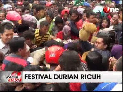 Pembagian 1086 Durian Gratis Berakhir Ricuh