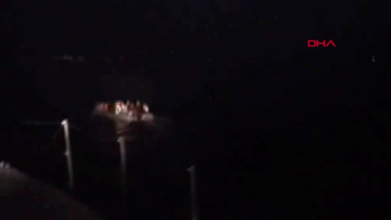 İzmir Çeşme ve Dikili'de 129 Kaçak Göçmen Yakalandı