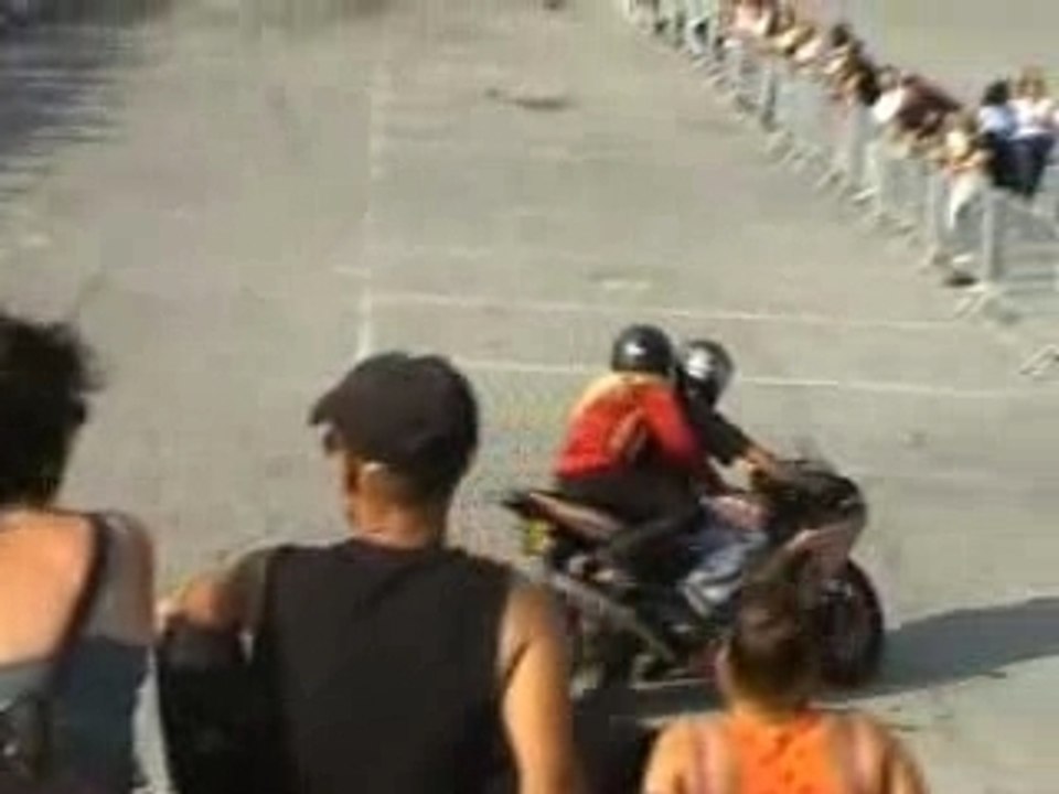 1er fete de la moto de menton, miss Linda ce lache!!!