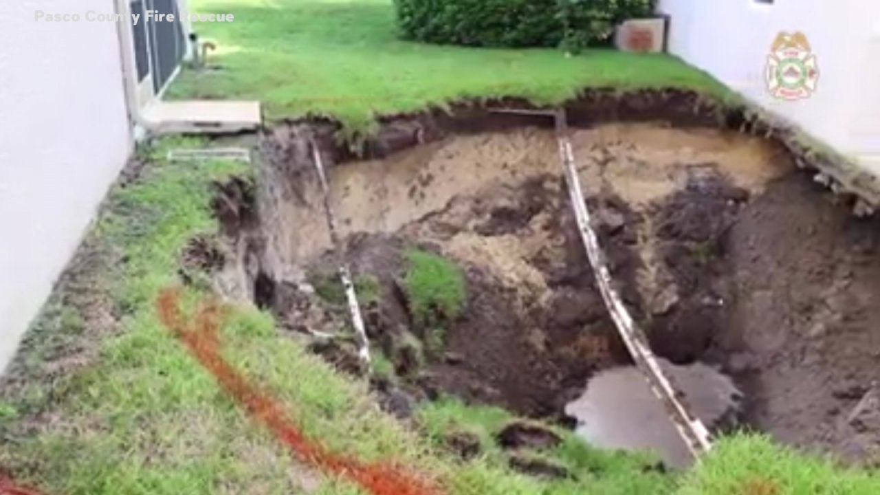 Deep Depression Opens In Florida Subdivision