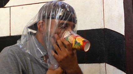 شاهد: سكان إدلب يتخوفون من هجوم كيميائي واستعدادات لتجنب آثار ضربة محتملة