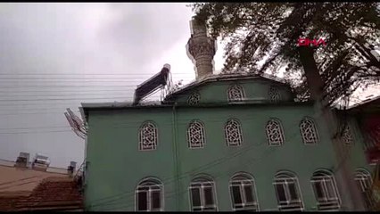 Balıkesir'de 4 Dakikalık Dolu Yağışı Cami Minaresini Yıktı