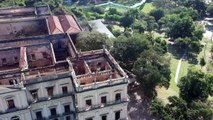 Bomberos aún apagan focos de incendio en Museo de Rio