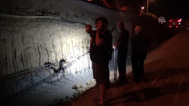 Silivri'de Düştüğü Demire Saplanan Kedi Tedavi Altına Alındı