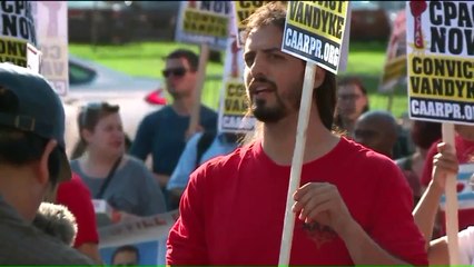 Protesters Gather Outside Chicago Courthouse Ahead of Laquan McDonald Murder Trial