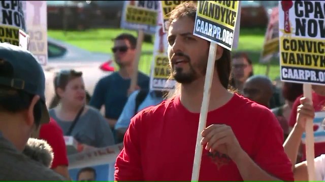 Protesters Gather Outside Chicago Courthouse Ahead of Laquan McDonald Murder Trial