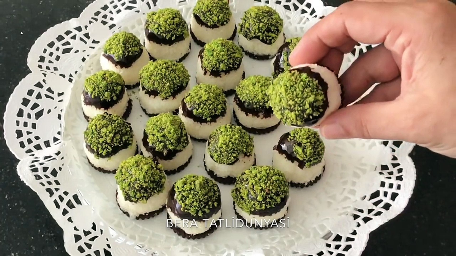 5 Dakikada Lezzetini Unutamayacağınız Kartopu Tatlısı bera tatlidunyasi -  Dailymotion Video