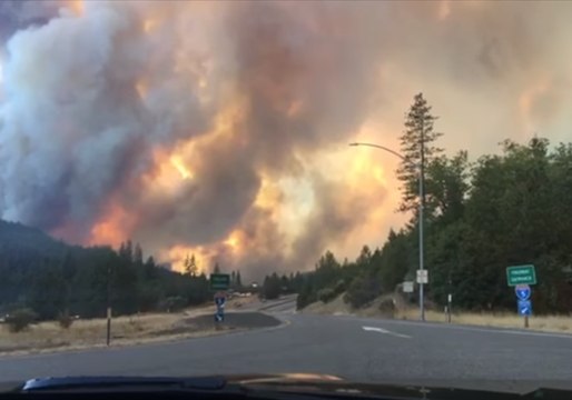 Drivers Forced to Abandon Cars as Delta Burns Near California's Interstate 5