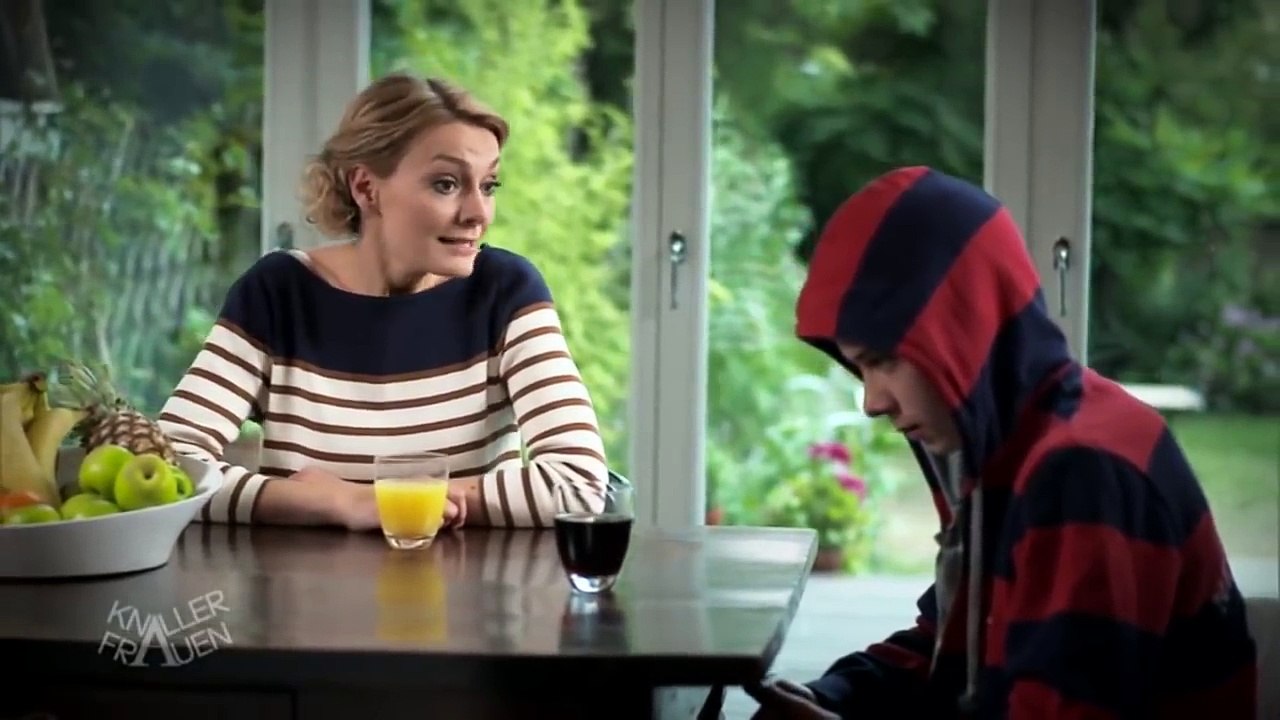 Pubertät [subtitled] | Knallerfrauen mit Martina Hill