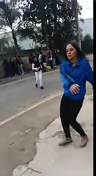OUTRA MÃO SEGURA O LANÇA - A DEUSA