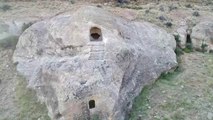 3 Bin Yıllık Kaya Mezarlar Ziyaretçilerini Bekliyor