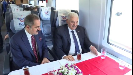 Meclis Başkanı Yıldırım, Eskişehir-Ankara Hızlı Treninde Yolcularla Sohbet Etti