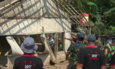 TNI Angkatan Udara Bantu Renovasi Rumah Warga di Subang