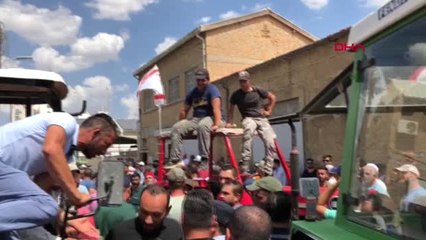 KKTC'deki Protestoda Bir Eylemci Traktörle Bakanlığa Girmeye Çalıştı