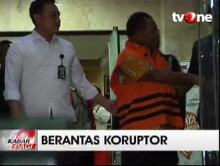 KPK Tahan Mantan Gubernur Papua Barnabas Suebu