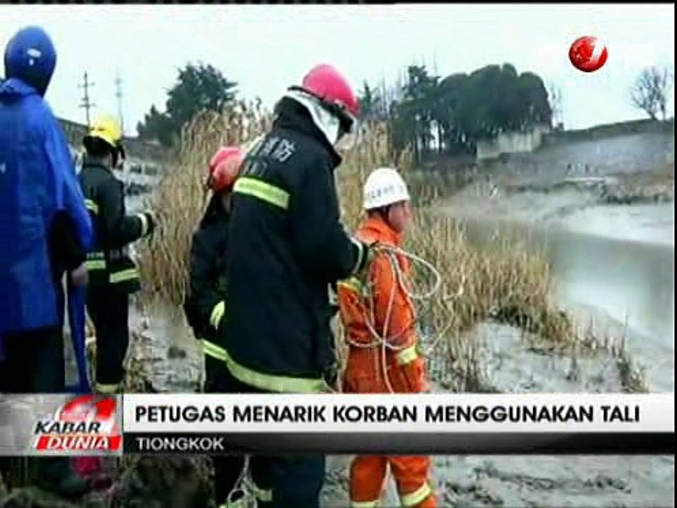 Seorang Gadis Terperangkap di Sungai Berlumpur