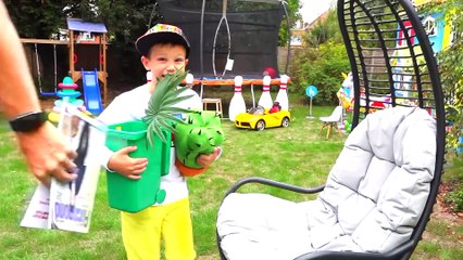 Макс и папа построили новый игровой DIY домик для детей _⁄ Max and papa build new play house for kids